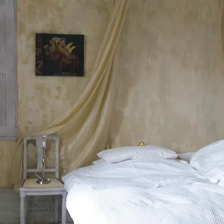 Aux Jardins Des Thevenets Bed and breakfast
